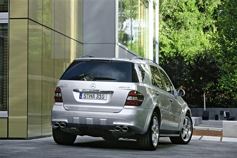  Mercedes-Benz ML63 AMG 2007 года  (фото 24 из 42)